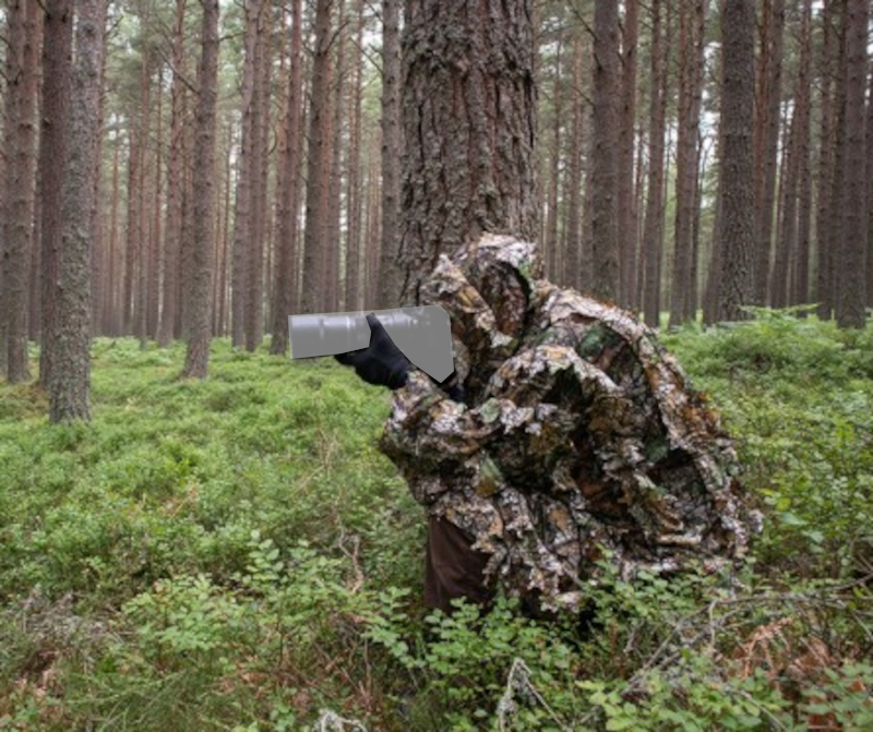 Mit 3D-Tarn-Poncho von Tragopan im Einsatz