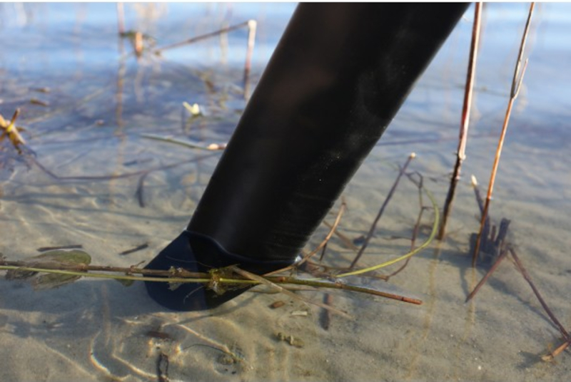 Stativbein im Wasser mit Stativschutz der Fa. Tragopan