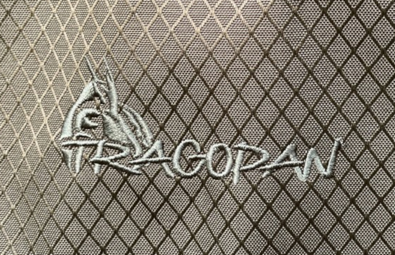 TRAGOPAN, Emblem-Stickerei am Rückenteil Stuhl Wachtel