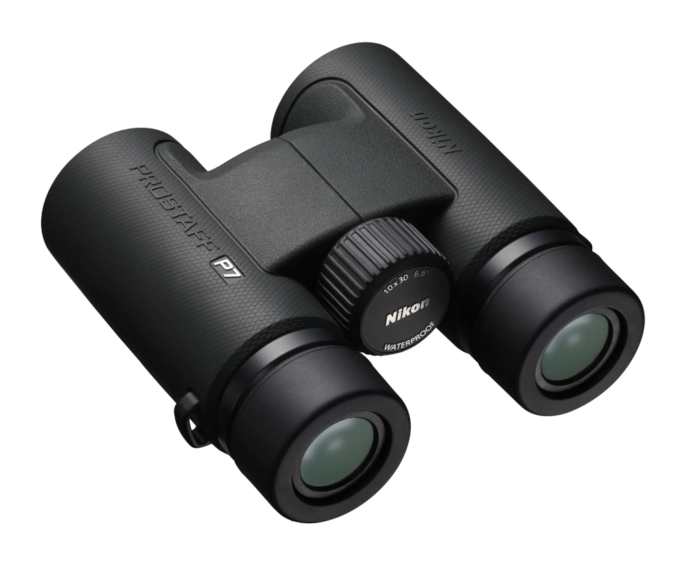 liegendes Fernglas Prostaff P7 von NIKON, Vergrößerung 10x30