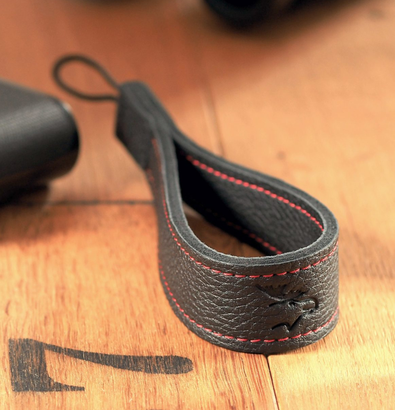 EDDYCAM, schwarz-rotes Sling 1