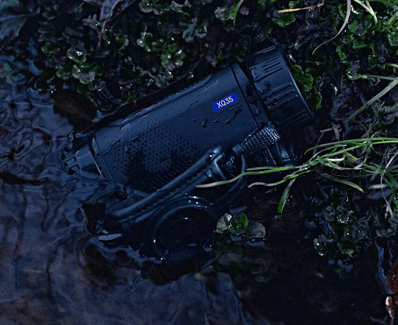 PULSAR Axion 2 XG35 Wärmebildmonokular im Feld