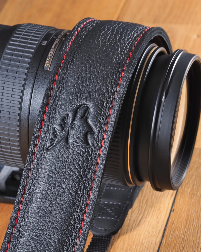 4577-Easy-Color-schwarz-KN-rot-4 EDDYCAM Tragegurt EASYcolor schwarz KN rot, Elchprägung