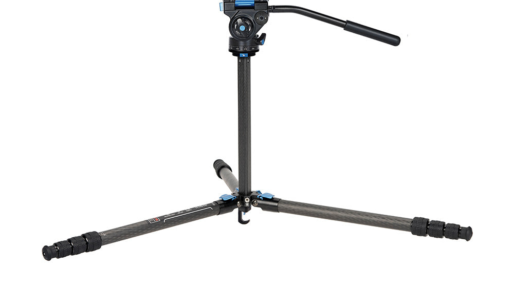 Sirui ST-124+VA-5 mit ausgeklappten Beinen