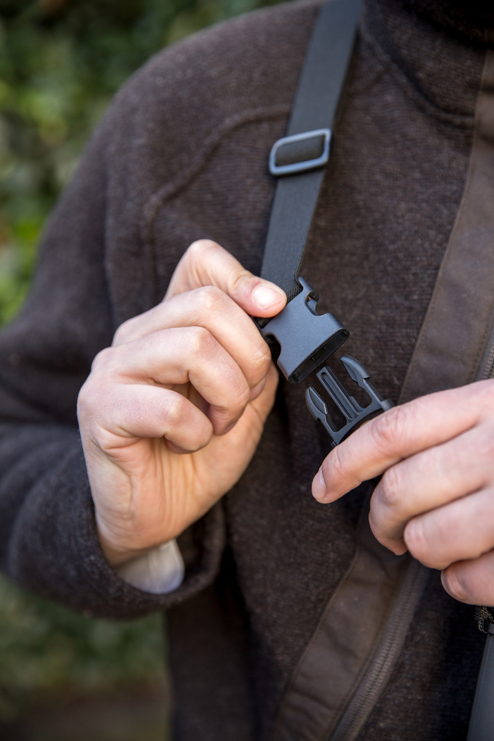 ZEISS_Kreuzgurt_fuer_Fernglaeser_bino_harness_verschluss