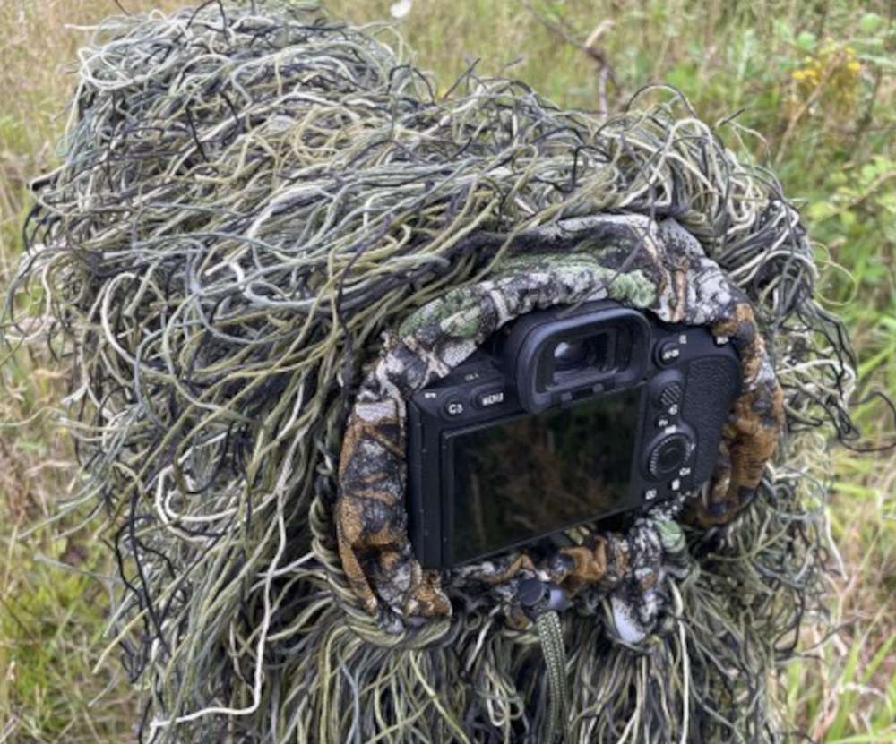 Tragopan Ghillie-Objektiv-Schutz khaki/moos mit Kamera