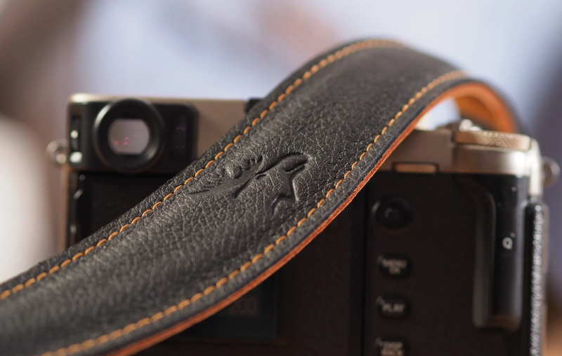 EDDYCAM Trageriemen 42mm, schwarz/natur mit Kontrastnaht