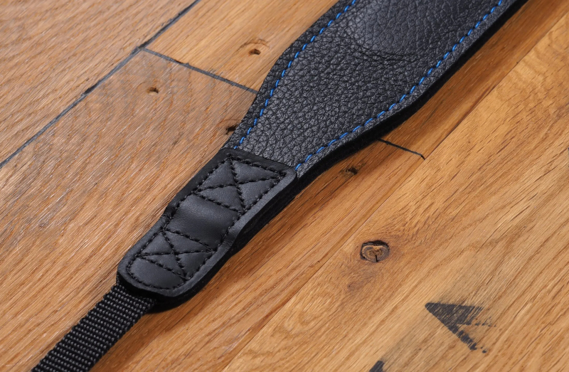 Leder-Trageriemen EASYcolor von EDDYCAM, schwarz KN blau