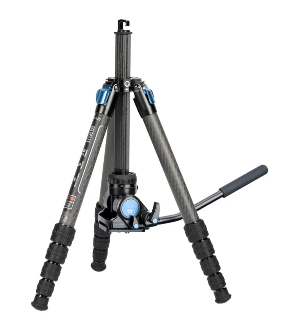 VA5 Videoneiger am Traveler-Carbon-Stativ von Sirui