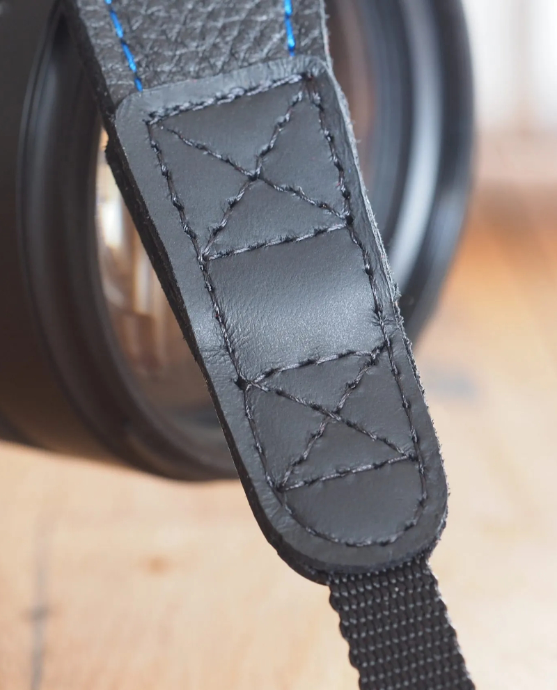 Übergang Leder/Nylon am Tragegurt von EDDYCAM