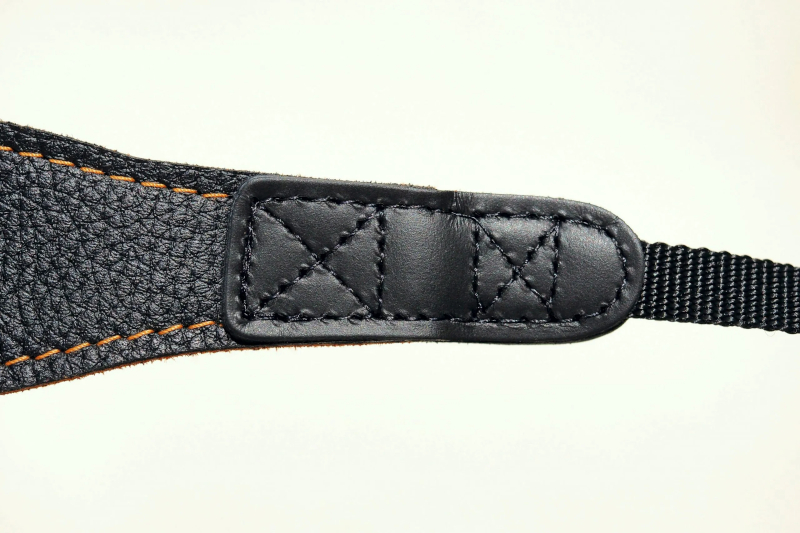 4524-schwarz-natur-8 Endstück Leder-Tragriemen EASYmode, EDDYCAM