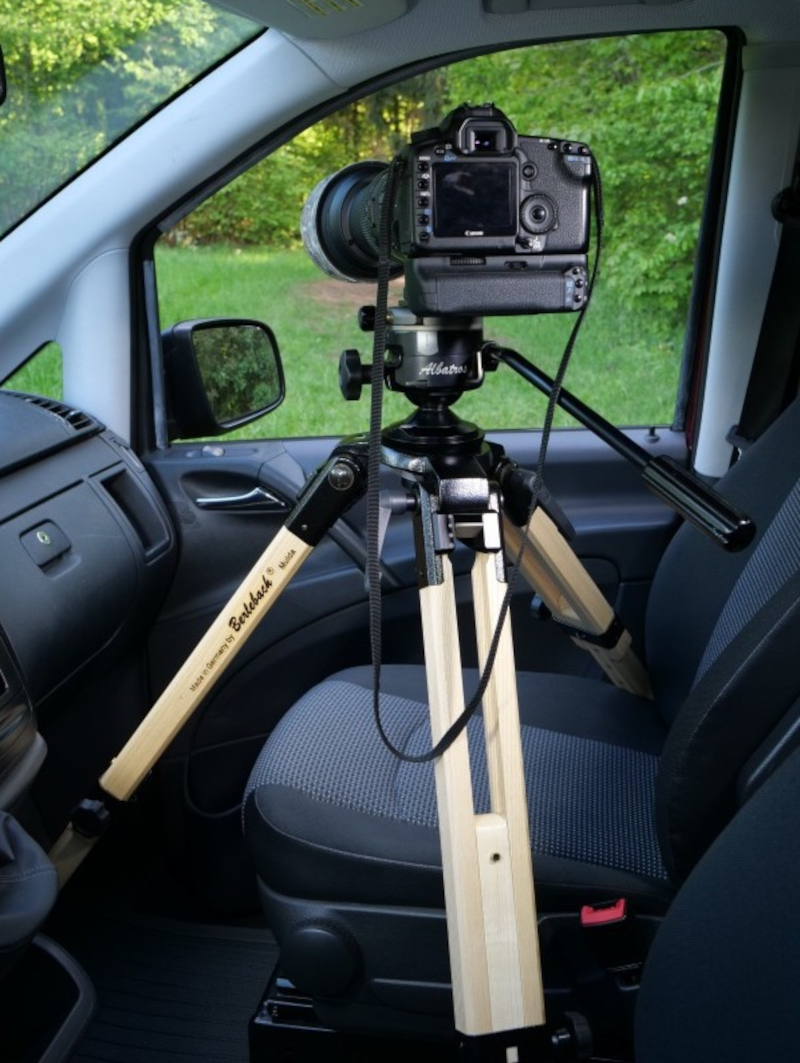 UNI Autostativ, Berlebach, Anwendung im Auto